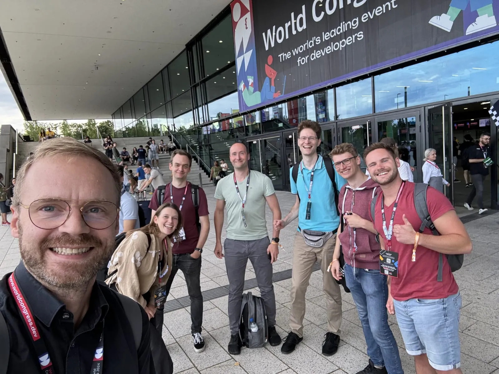 Ein Teamfoto von enpits Development &#x26; Architecture Team auf dem Berliner Messegelände